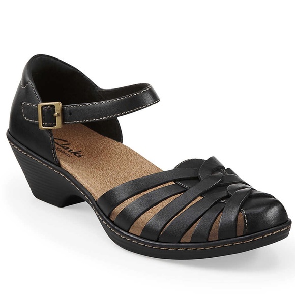 clarks low heel sandals